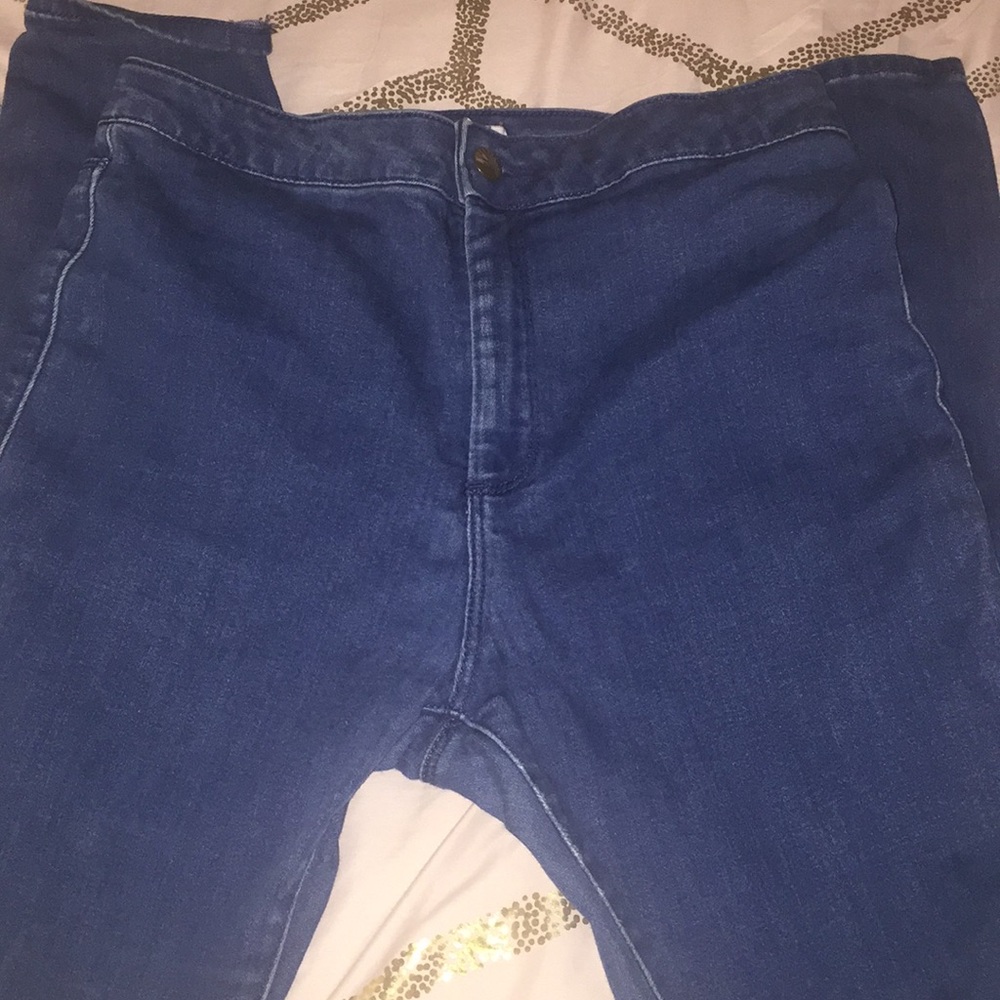 High waisted blue skinny jeans.